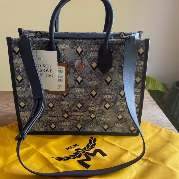 MCM Medium Munchen Tote in Denim Visetos - Picture 7 of 11